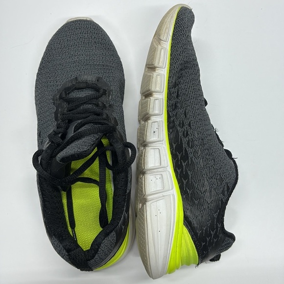 Boys Fila Tennis Shoes Sneakers Athletic Shoes Black and Yellow Boys Size 3.5 - Picture 11 of 11